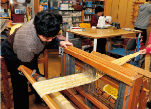 レバーを回して巻き取る