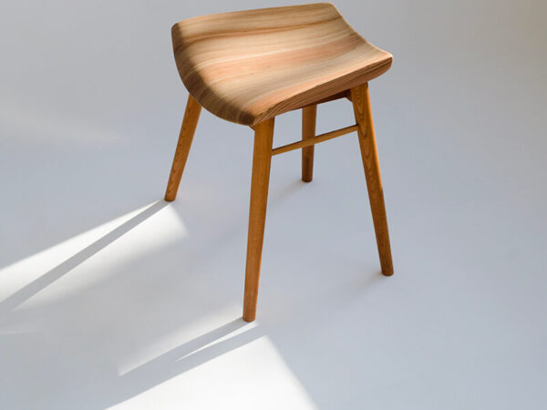 奈良の木 プロダクト スツール　”petal”